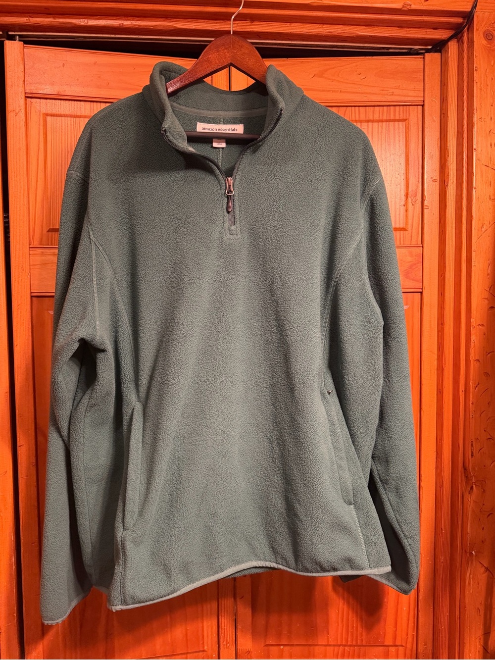 Amazon Essentials Men's Sage Green Half-Zip Fleece Pullover